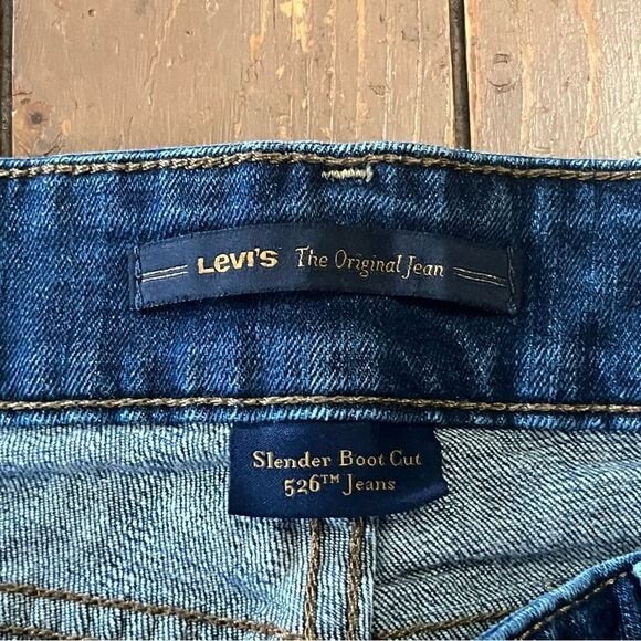 Levi’s 526 Slender Bootcut Jeans - Picture 2 of 9